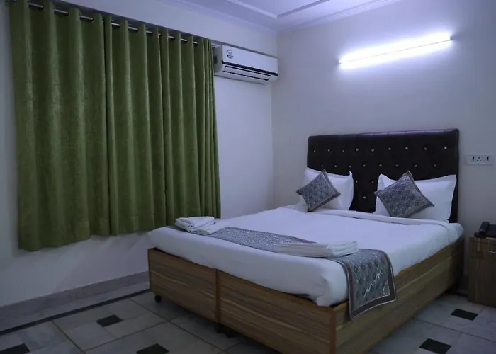 Hotel Star Palace - Near Karol Bagh Metro Delhi 