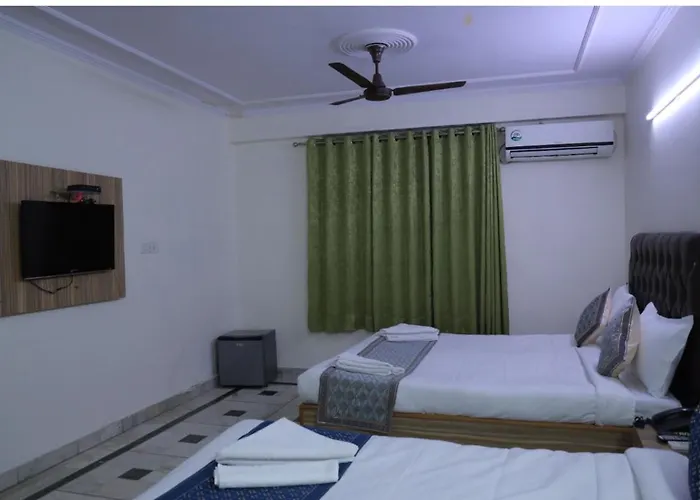 Hotel Star Palace - Near Karol Bagh Metro Delhi 