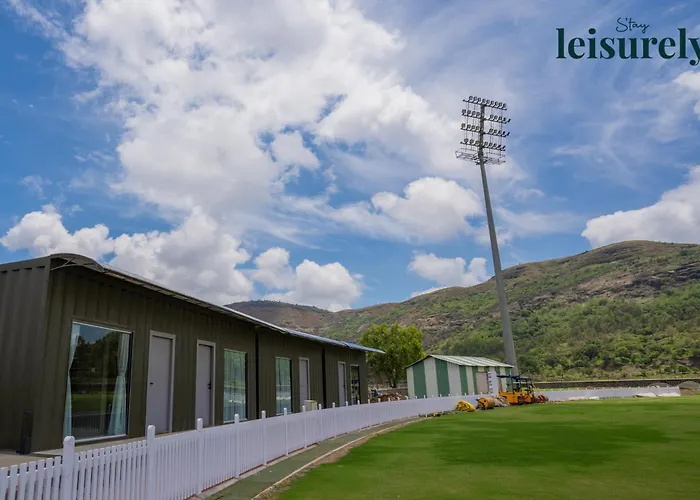 Stay Leisurely - Pavilion By The Hills, Lonavala - Stadium View Rooms