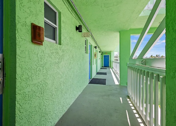 Oceanfront Inn Room #18- Ocean View Balcony Fort Pierce