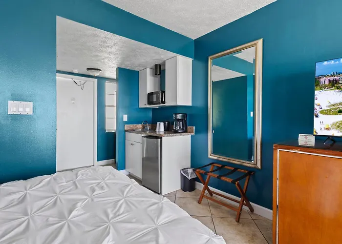 Oceanfront Inn Room #18- Ocean View Balcony Fort Pierce
