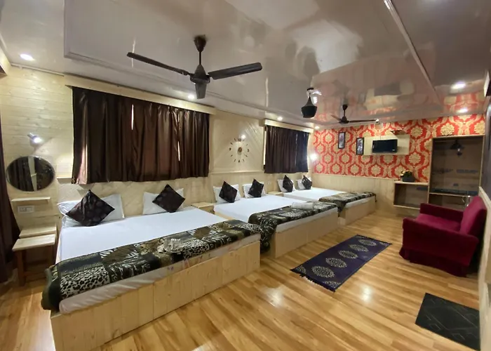 Hotel Young Mamta Srinagar 