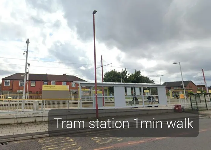 Grand Near Etihad Stadium Coop Live Droylsden