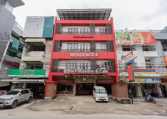 RedDoorz Plus @ Jalan Veteran Palembang