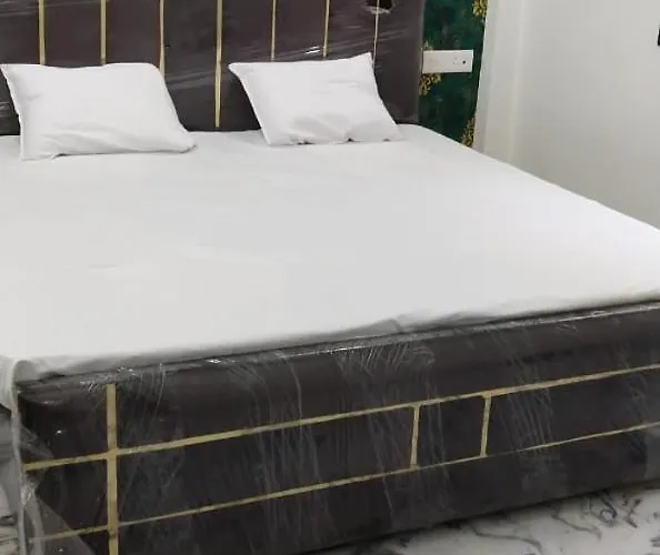 Gayatri Grand Paying Guest House Varanasi