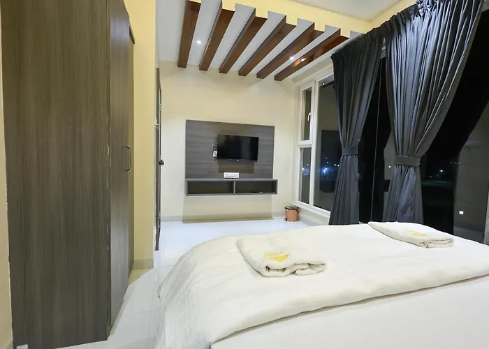 Nandini Executive Lodge Tuljapur