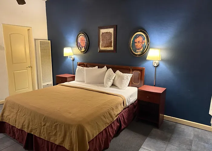Cinderella Motel Hollister