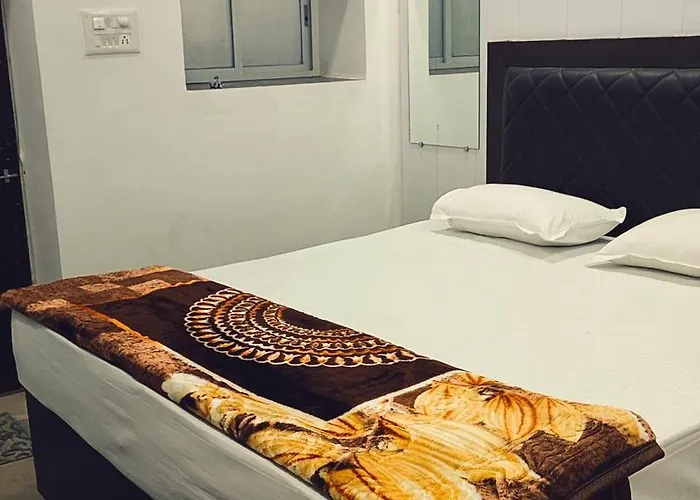 Taj Plaza Paying Guest House Varanasi