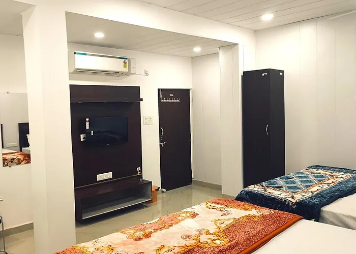 Taj Plaza Paying Guest House Varanasi