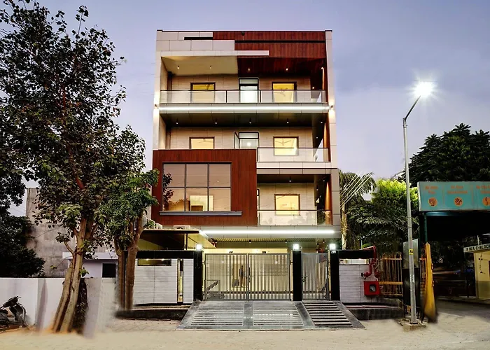 Hotel Elite Grand Near Kailash Hospital Noida