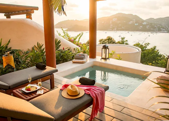 Tentaciones Hotel & Lounge Pool - Adults Only Zihuatanejo