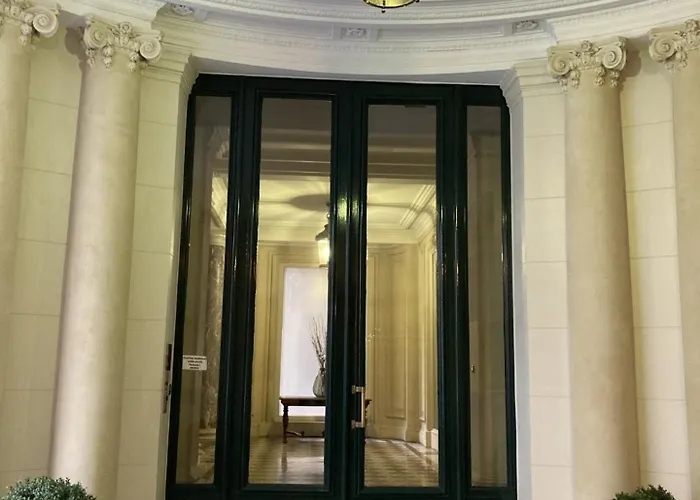 Parc Monceau Bed & Breakfast Paris