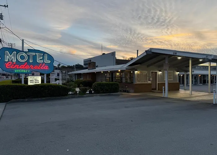Cinderella Motel Hollister