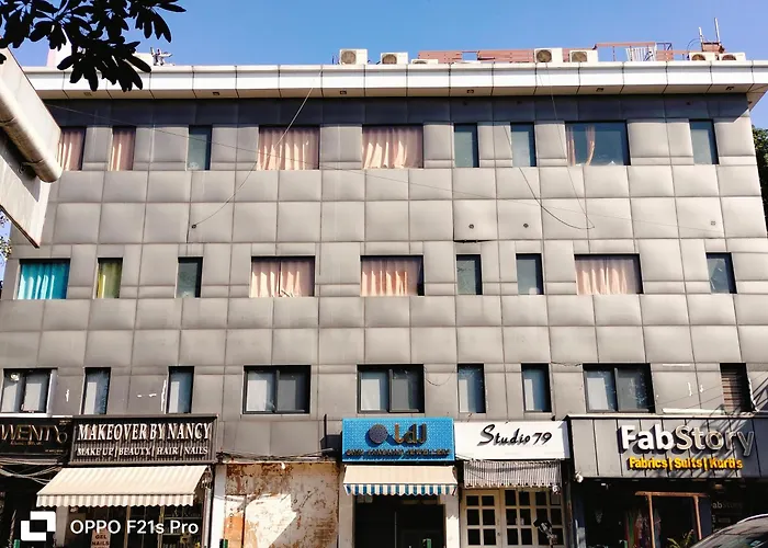 Hotel Mannat Near Shalimar Bagh Metro New Delhi