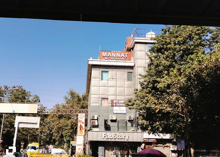 Hotel Mannat Near Shalimar Bagh Metro New Delhi