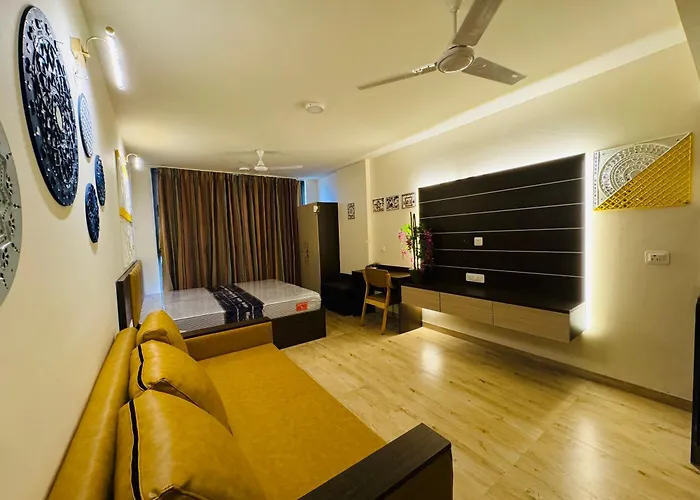 Sheesh Mahal - Family Studio Apt W Pool Jaipur