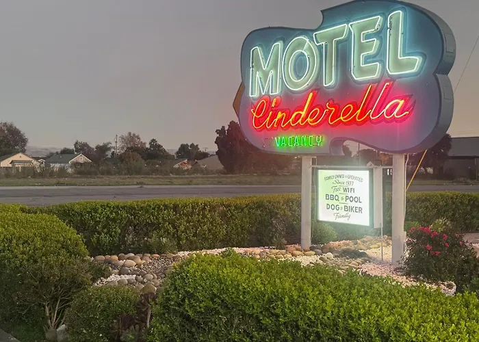 Cinderella Motel Hollister