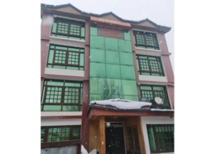 Hotel Ameera , Munawara Abad, Srinagar