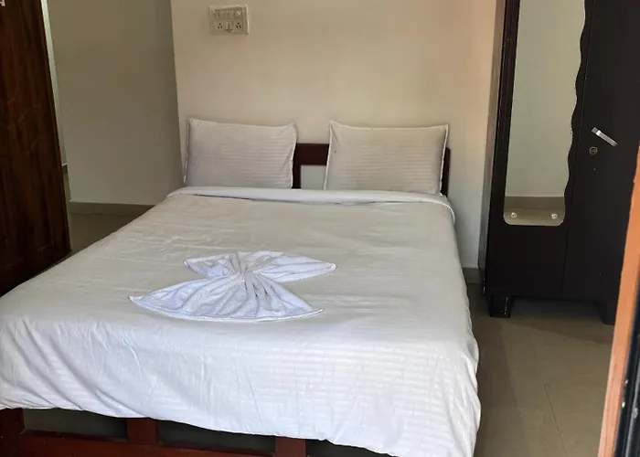 Black Heaven Beach Guest House Baga