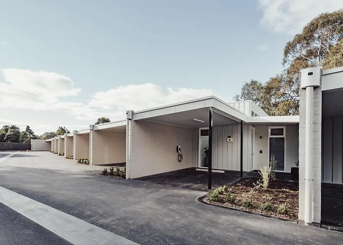 Clare Hillside Apartments