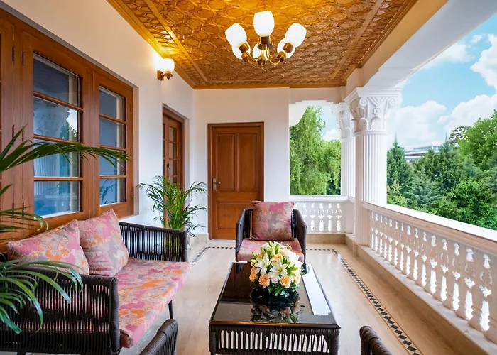 Moghal Mahal Resort Rajbagh Srinagar