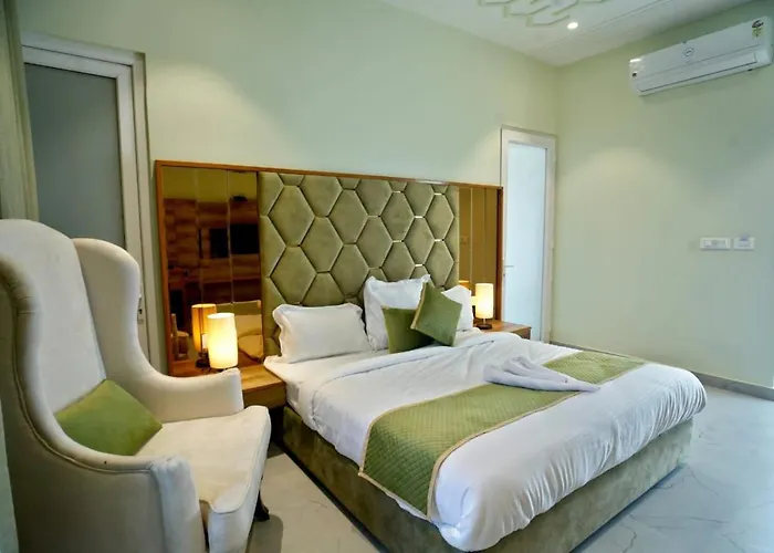 Hotel Heaven Hills Chamba 