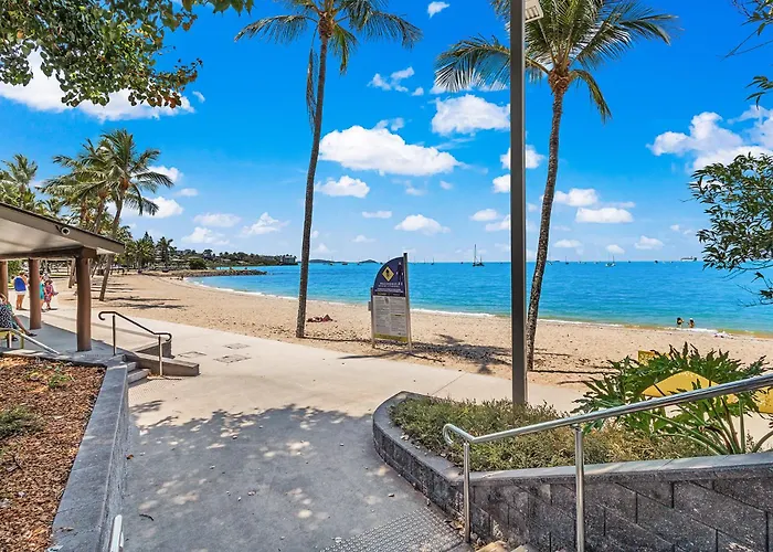 Beach Plaza Accommodation Airlie Beach