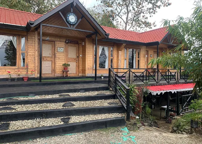 Goldelux Retreat Hotel Mirik