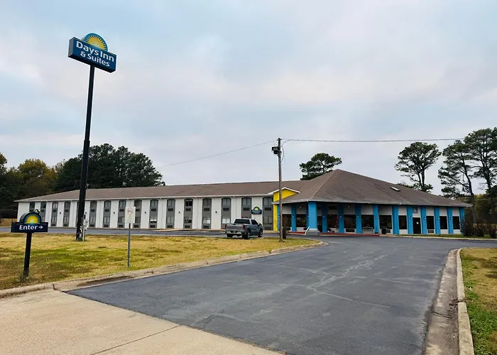 Days Inn & Suites By Wyndham Brinkley