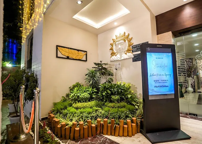 The Golden Apple Hotel Lucknow