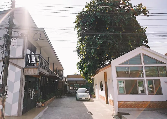 Sleepy House Chiang Rai Bed & Breakfast