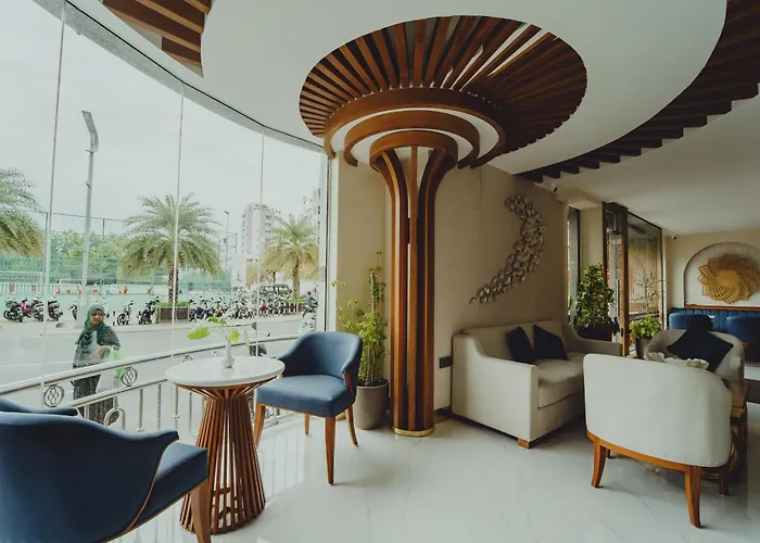 Umet Seaview Hotel With Free Airport Pick Up And Drop T&C Apply Malé