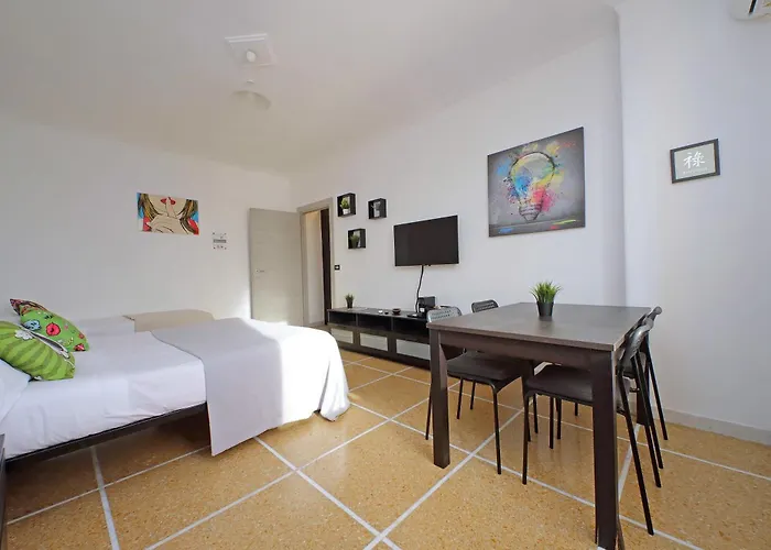 The Colours Rooms Guest House Rome