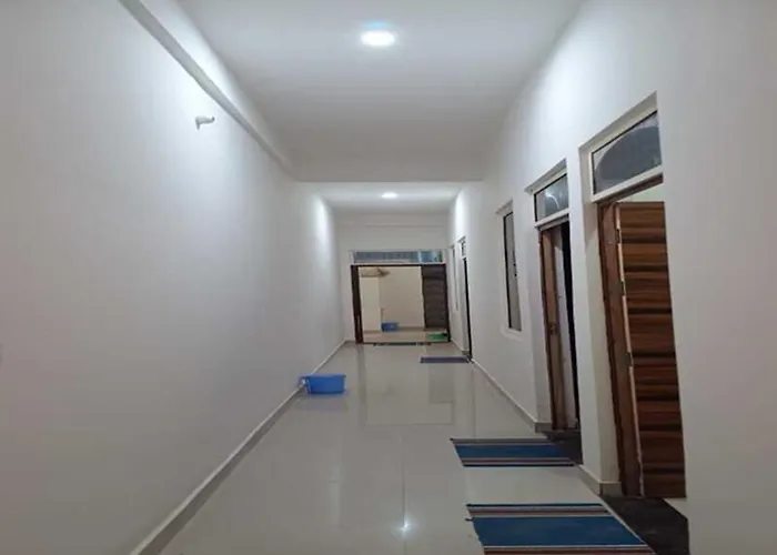 Geeta Dham Hotel Vrindavan