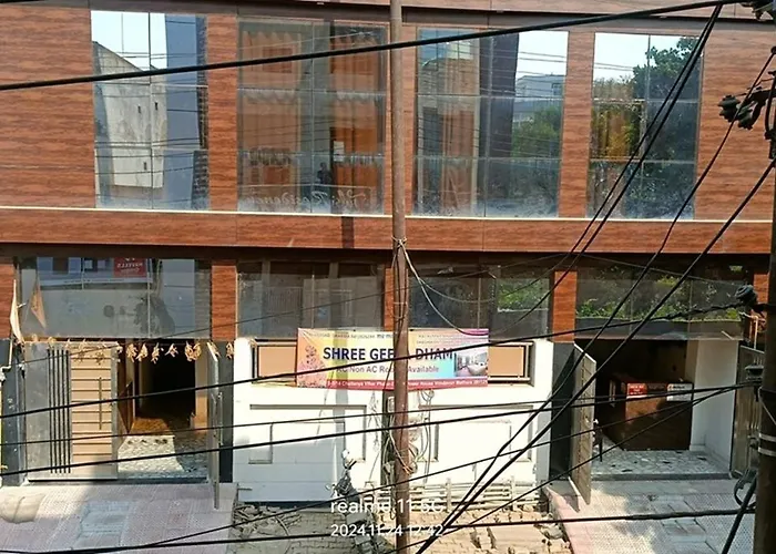 Geeta Dham Hotel Vrindavan