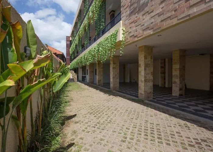 Oyo 1949 Vrindavan Residence Denpasar 