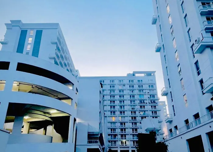 Dolphin Inn & Suites Manhattan Lucknow