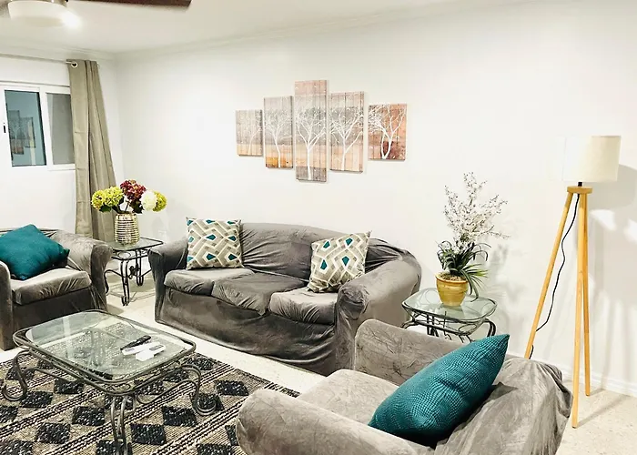Studio, 100 Feet From The Beach Nassau