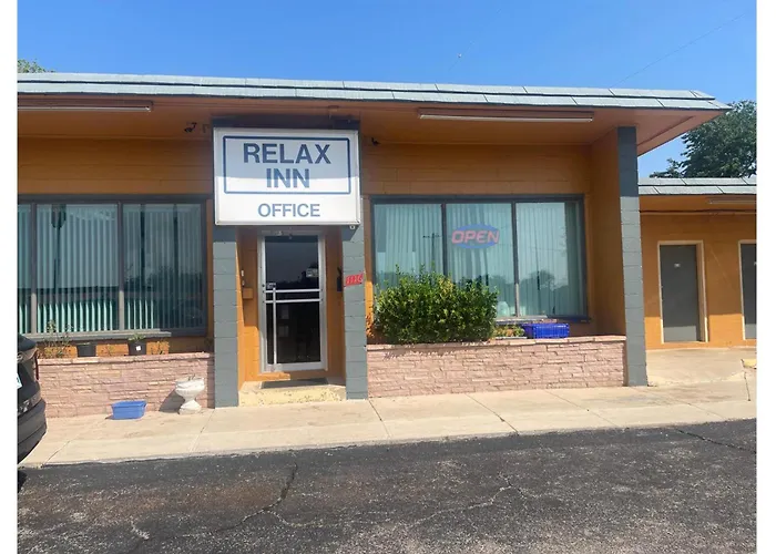 Relax Inn By Oyo Clinton
