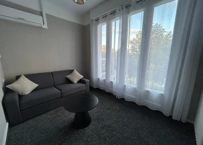 Brit Hotel Privilege Le Royal - Centre Gare Troyes