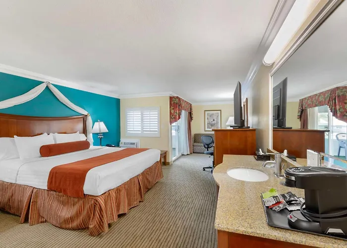 Best Western Harbour Inn & Suites Huntington - Sunset Beach