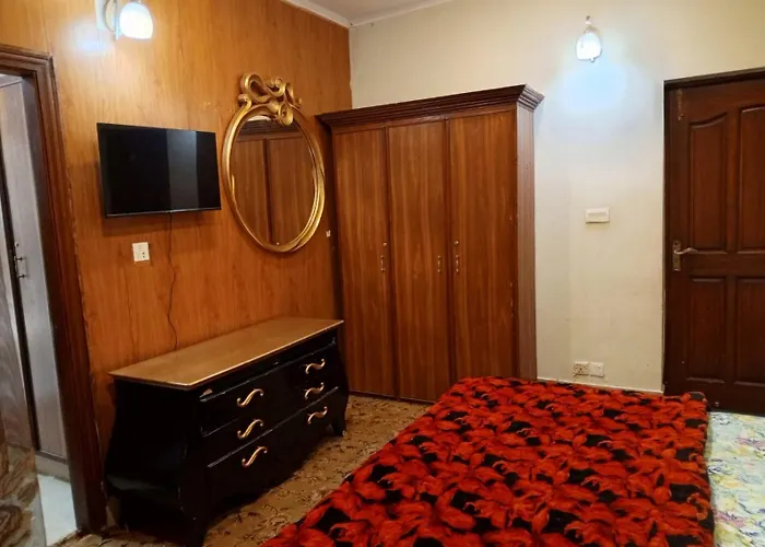 Rashk E Qamar Hotel Murree