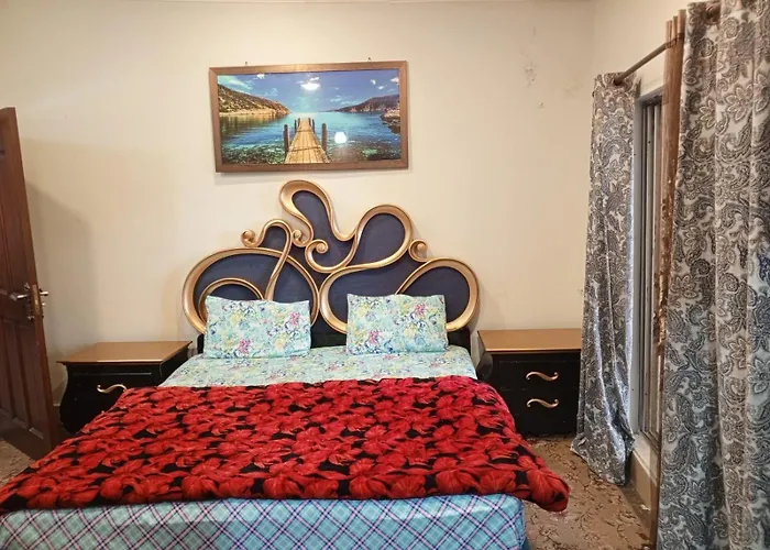 Rashk E Qamar Hotel Murree