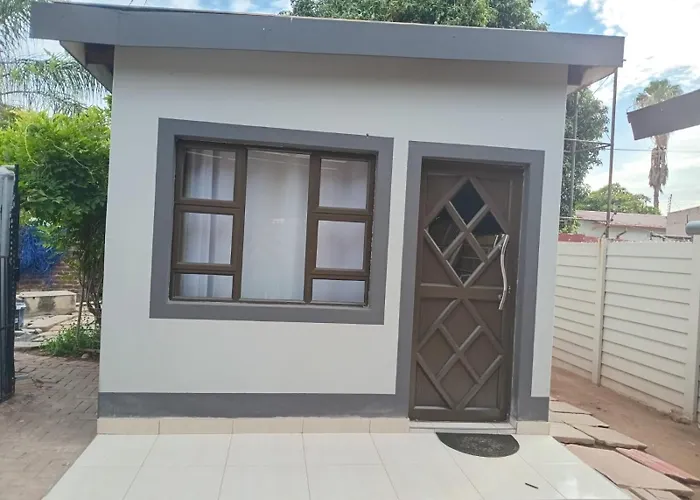 Pythons Guest Lodge Rustenburg