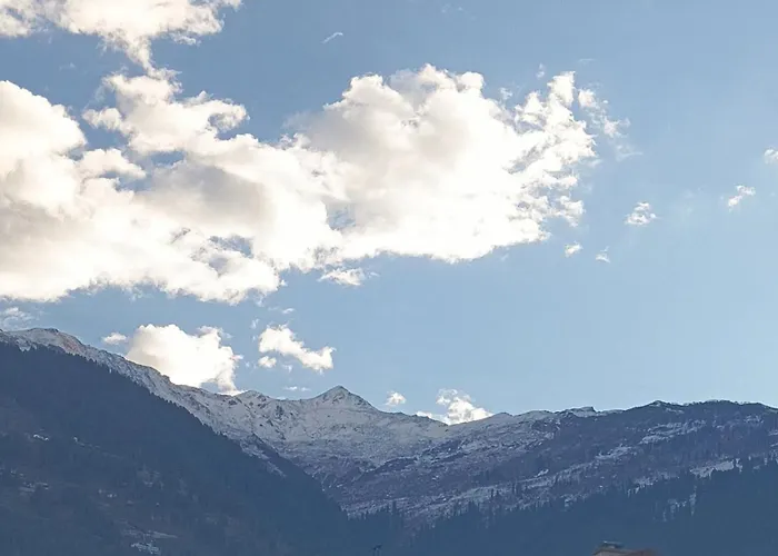 The Red Apple Manali Hotel