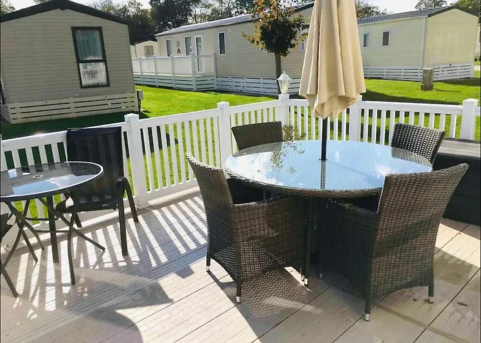 New Forest Hoburne Bashley Holiday Park, Spacious Caravan Sycamore 201 Sleeps 6 New Milton