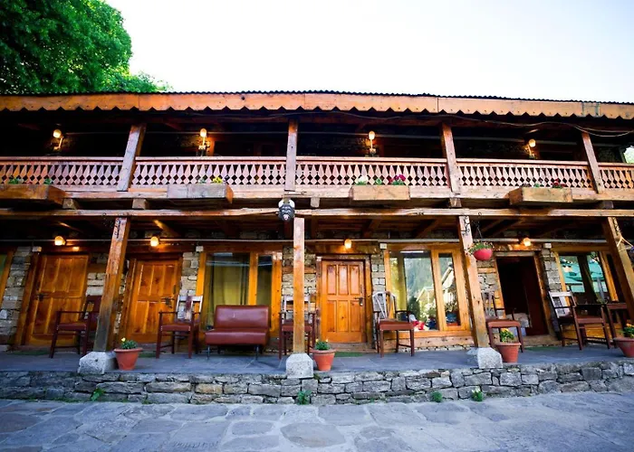 Mudhouse Old Manali Bed & Breakfast