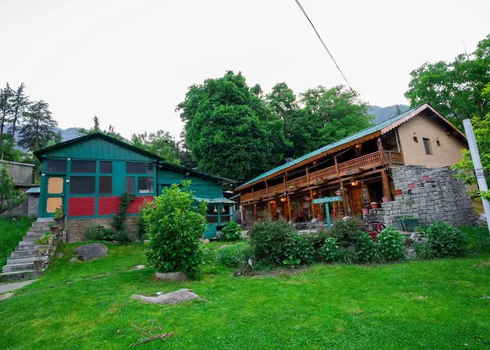 Mudhouse Old Manali Bed & Breakfast