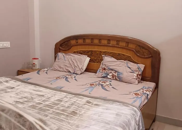Rs Palace Guest House Ayodhya