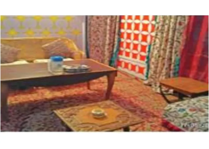 Blue Heaven House Boat, Near Pari Mahal, Srinagar Hotel